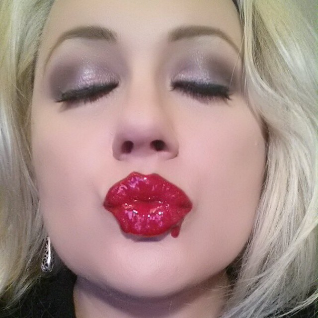 Blonde Duck Lips Suck